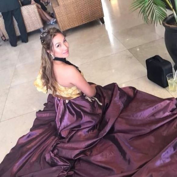 Meet your Posher, Emz - Picture 1 of 1